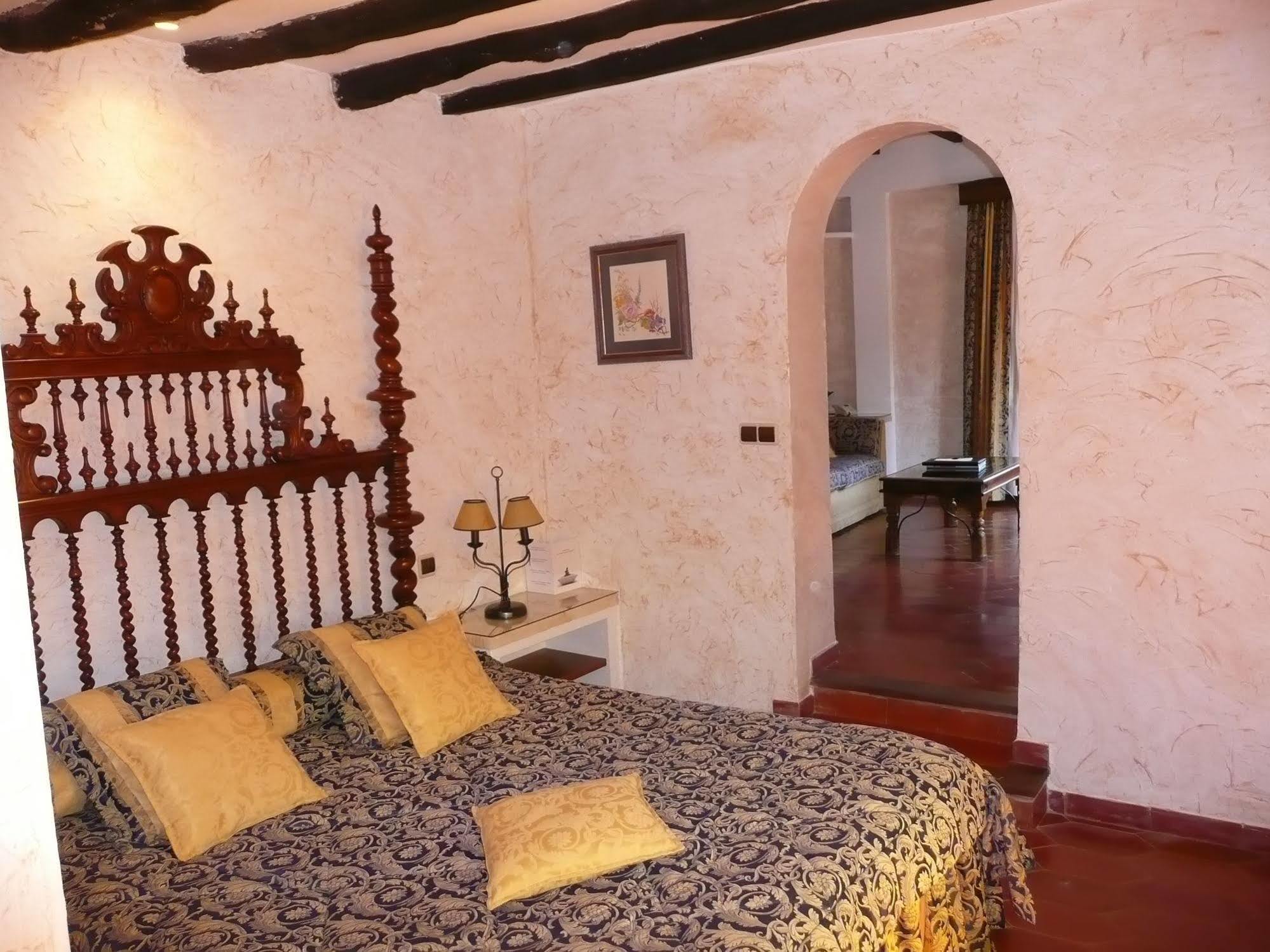 Petit Hotel Ses Rotges - Only Adults كالا راتخاذا المظهر الخارجي الصورة